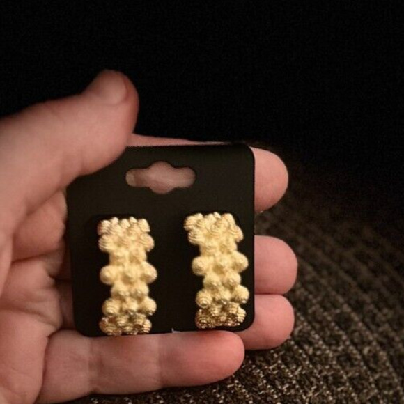 Avon Gold Tone Hazelnut Earrings - Picture 7 of 9